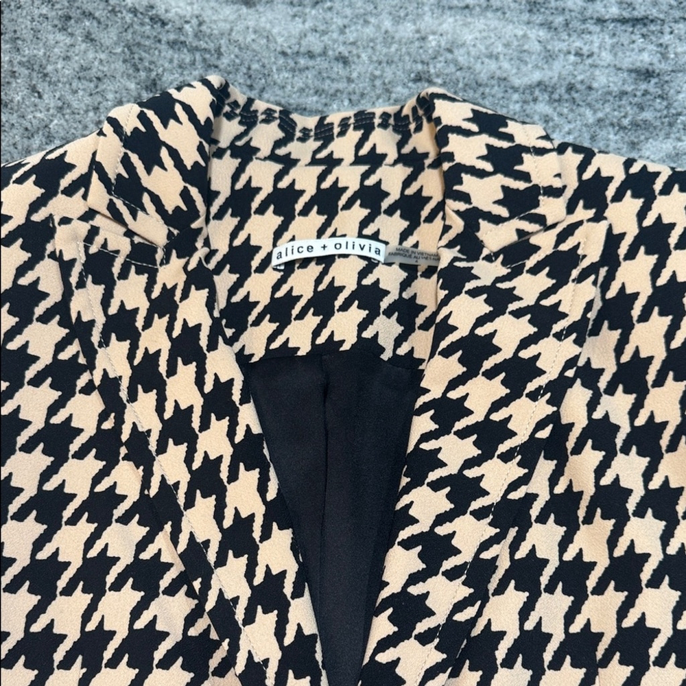 Alice + Olivia Breann Black and Houndstooth Fitted Blazer - Picture 10 of 13